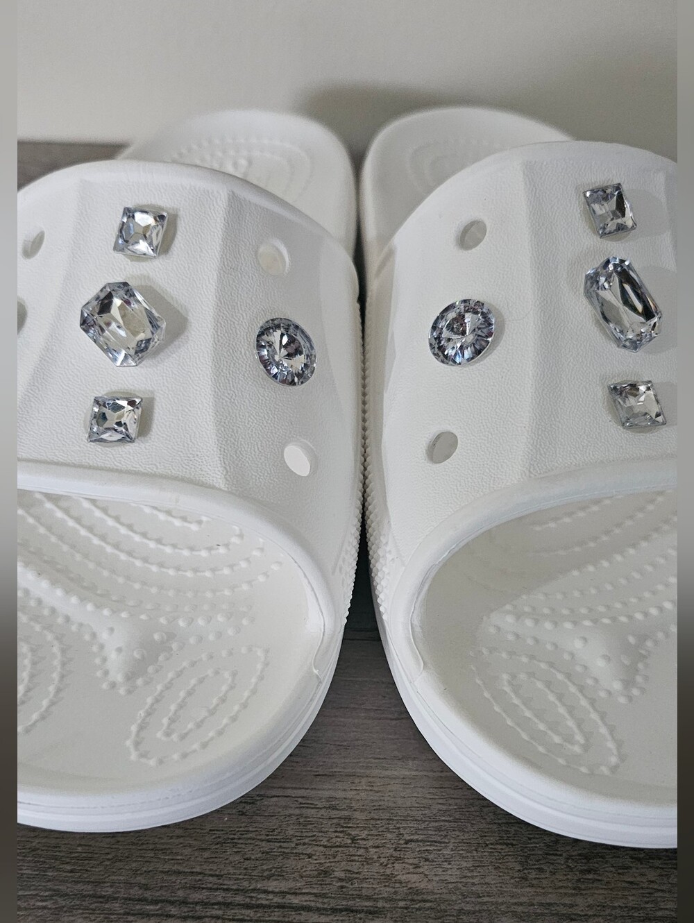 Crocs Adult Baya II Slide Sandals White Women 8 Men 6 Rhinestone Charms Slides - Picture 4 of 7